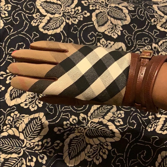 Burberry Gloves - Picture 2 of 8